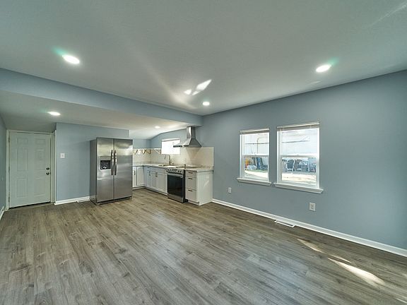 5th image of 717 S Warman Ave