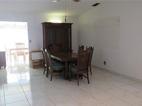 4th image of 5534 Lakewood Circle #F