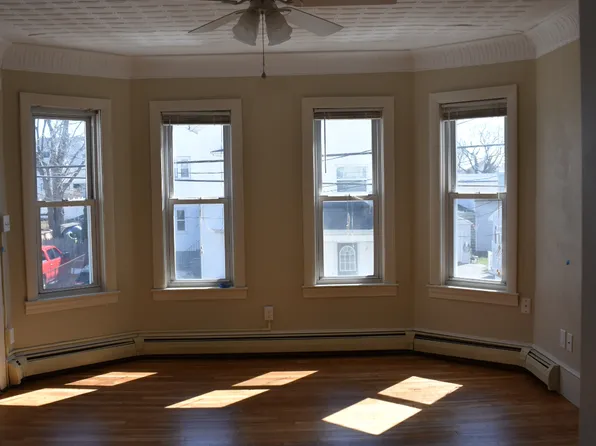 29 Lapham St, Fall River, MA 02721