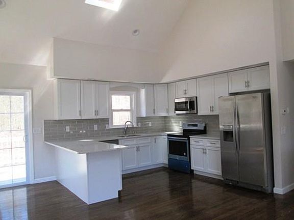 3rd image of 119 Riverlin St
