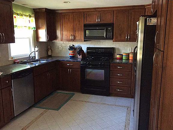 4th image of 7 Stella Dr