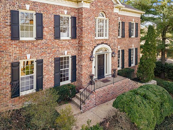 3rd image of 220 Burlington Pl