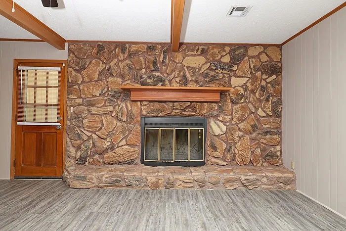 620 Sandhurst Dr — Photo 5