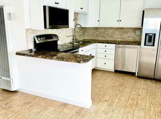 421 Narcissus Ave #B, Corona Del Mar, CA 92625