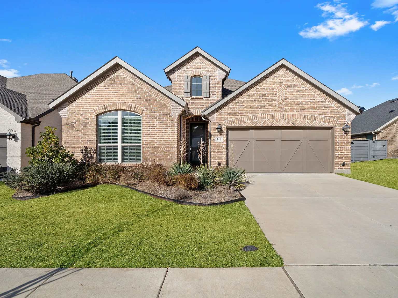 4 bed, 2426 sqft, $3,000 — Photo 2