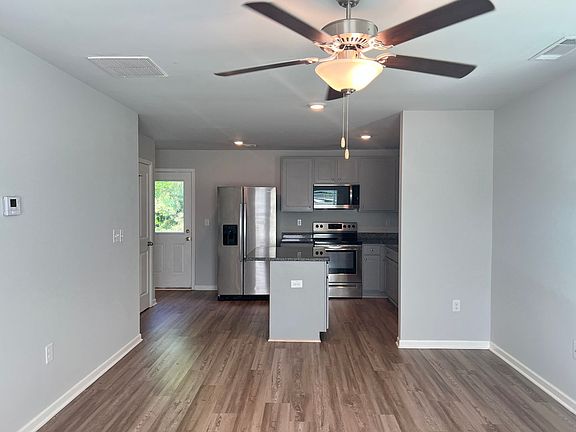 3rd image of 431 Camella Cir