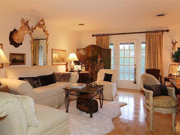 3rd image of 7 Fountain Manor Dr Unit D