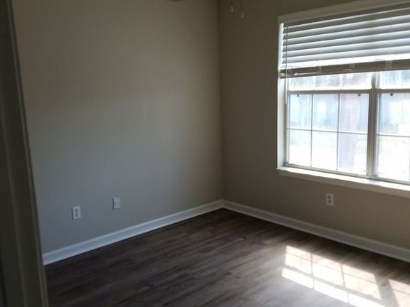 4th image of 129 Gwyn Dr APT D