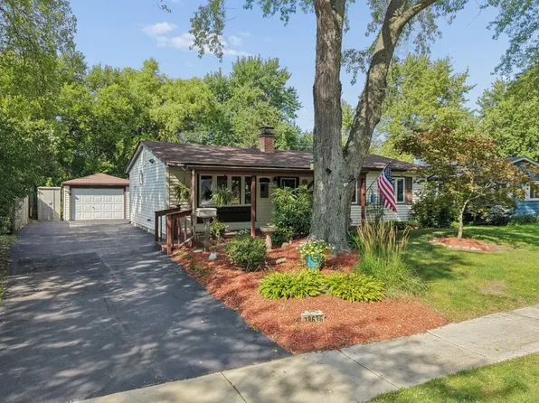 18636 W Judy Dr, Gurnee, IL 60031