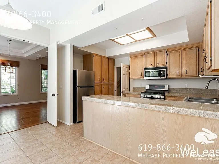 2938 Luciernaga St #B — Photo 8