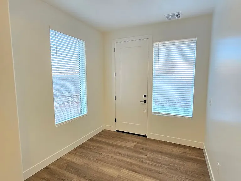 1070 W Albertine Ln — Photo 11