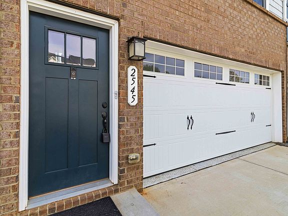 4th image of 2545 Grantham Place Dr