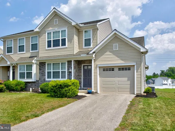 2626 Brownstone Dr, Dover, PA 17315