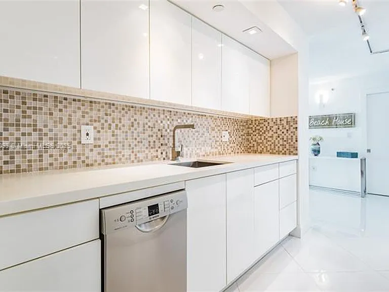 6917 Collins Avenue Cu #720 — Photo 19