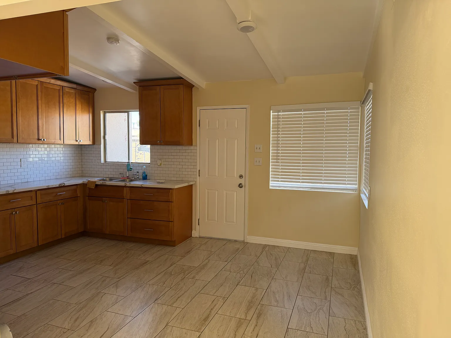 2 bed, 841 sqft, $1,645 — Photo 4