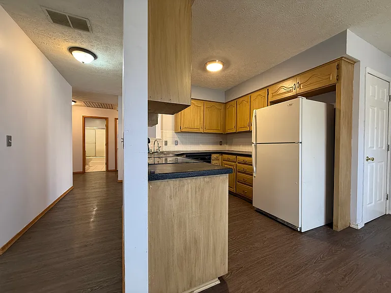 2818 E Lombard St — Photo 7