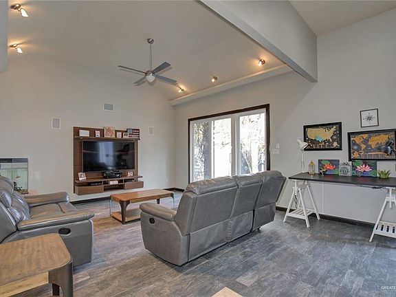 5th image of 1903 Primrose Dr