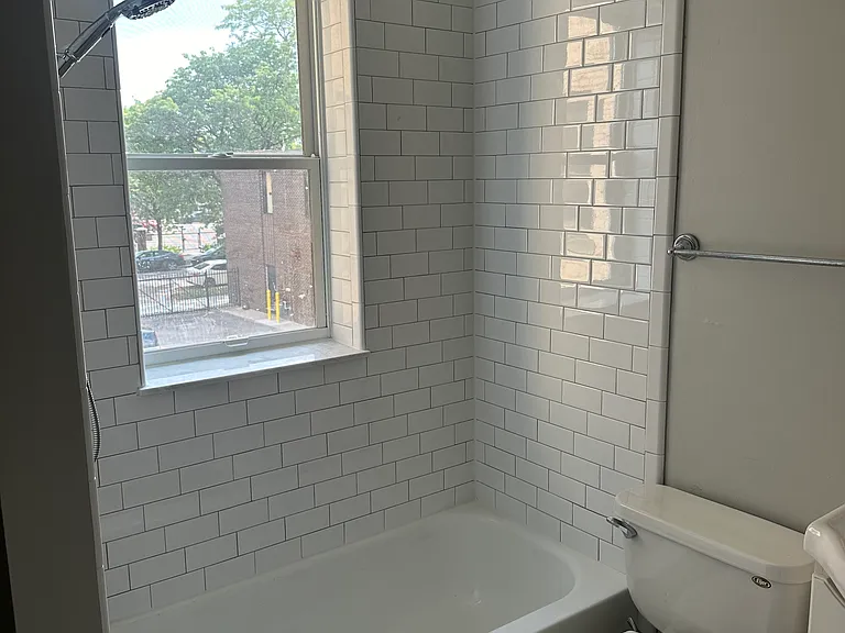 120 Seward St — Photo 16