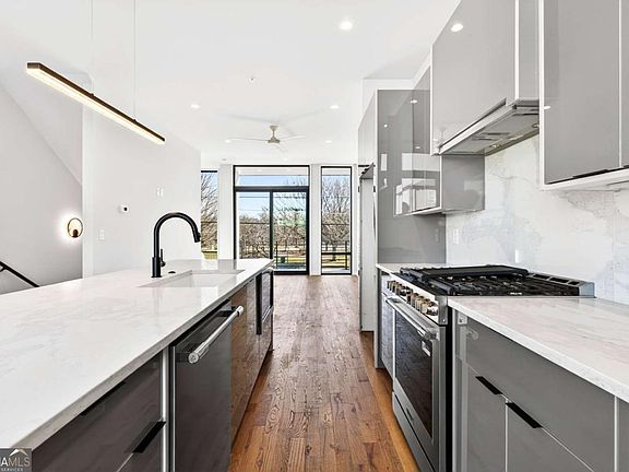 5th image of 105 Georgia Ave SE #10