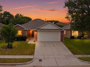 8413 Horse Whisper Ln, Fort Worth, TX 76131