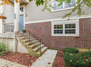 31633 Tall Grass Ct, McHenry, IL 60051
