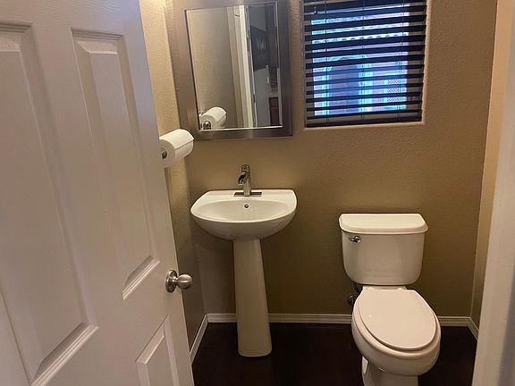 2nd image of 601 Menaul Blvd NW Unit 1502