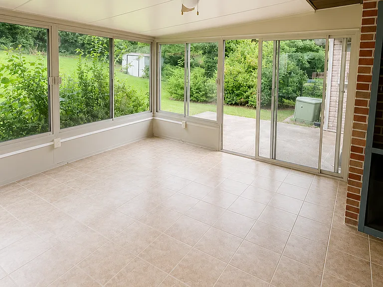 1655 Clover Ln — Photo 24