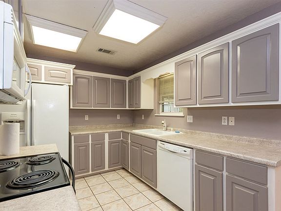 2nd image of 400 White Oak Dr