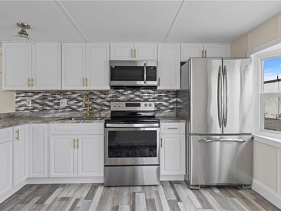 3rd image of 67 East Dr