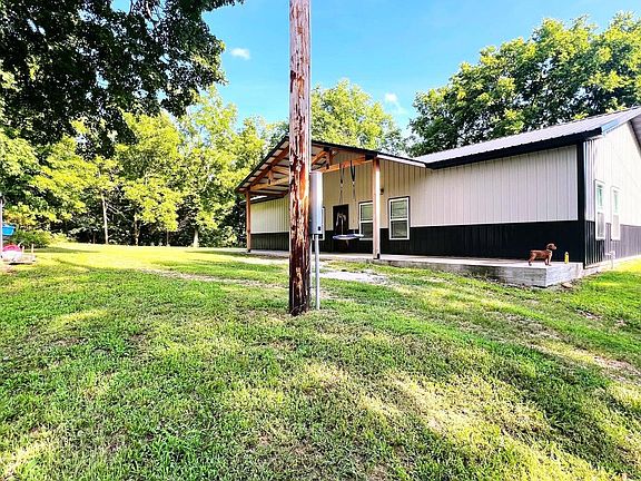 3rd image of 1067 Farm Road 2170
