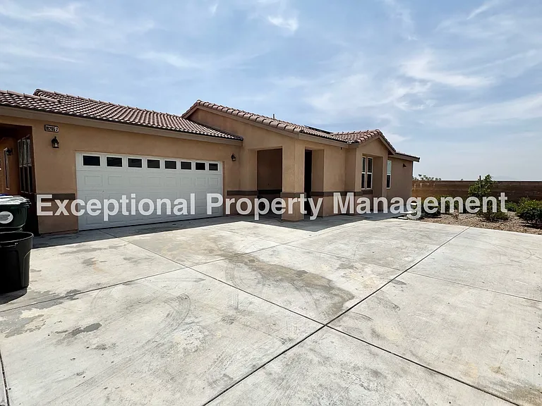 16265 Plum St — Photo 1