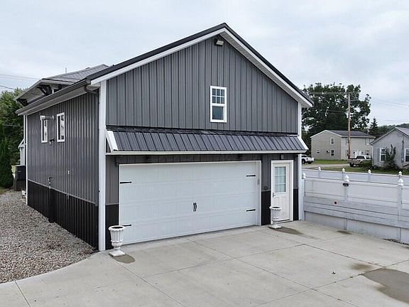 3rd image of 98 School St