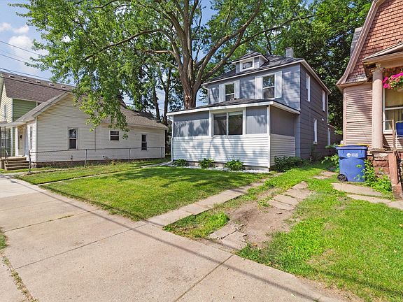 3rd image of 247 Pine Ave NW