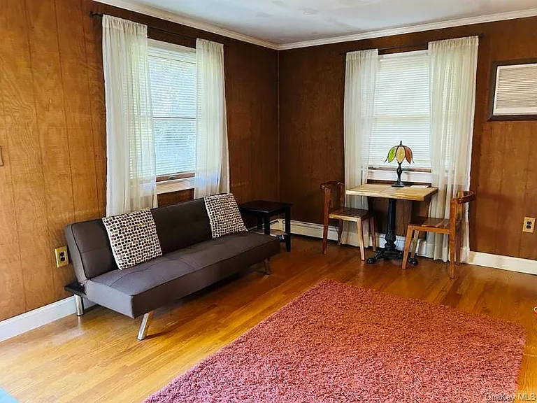 43 Totten Pl — Photo 2