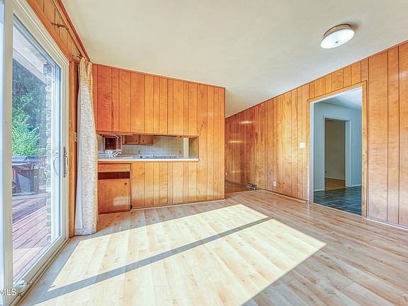 5th image of 208 Essex Dr