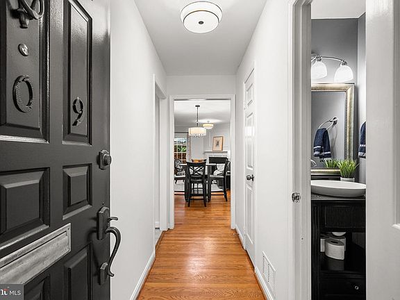 2nd image of 109 Great Falls St #10