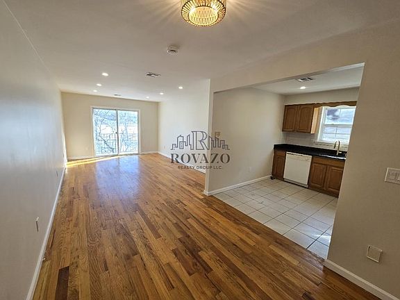 3rd image of 15 S Munn Ave #3