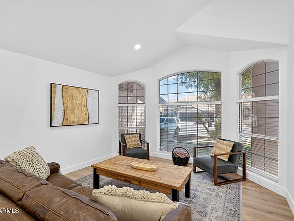 4th image of 1832 W SPRUCE Drive