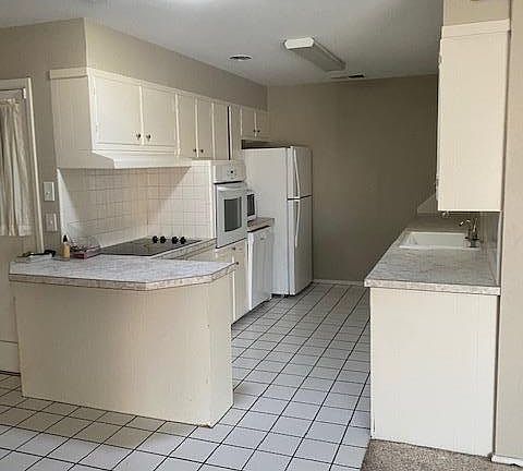 3rd image of 1418 W 23rd St