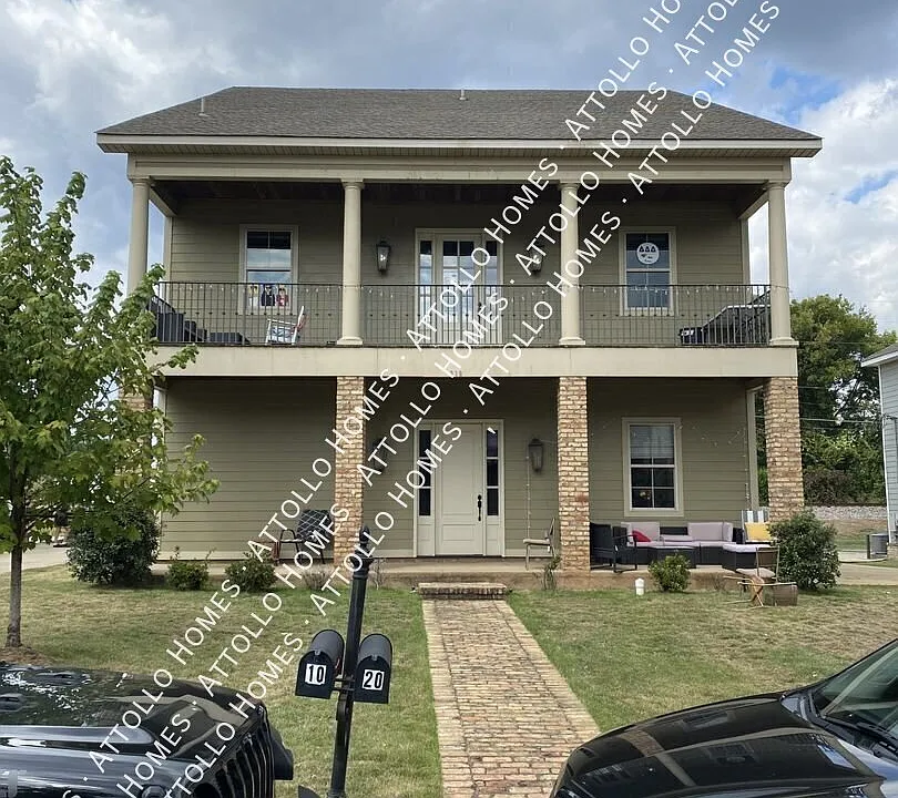 910 Parkview Dr #20