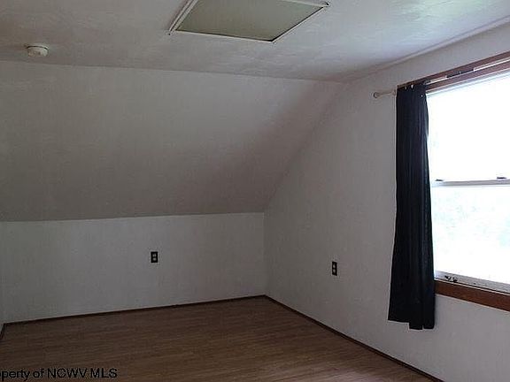 3rd image of 1126 Gladden St