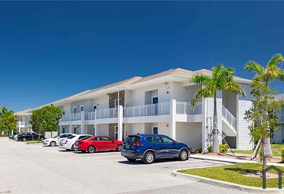 5th image of 3303 SW 8th Ct #208