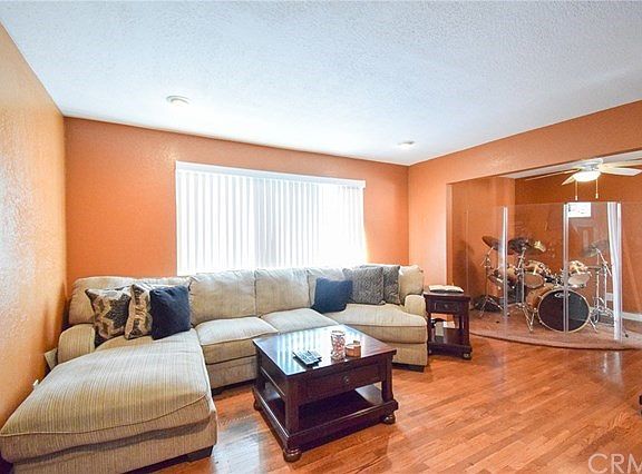 3rd image of 11312 Wilmington Ave