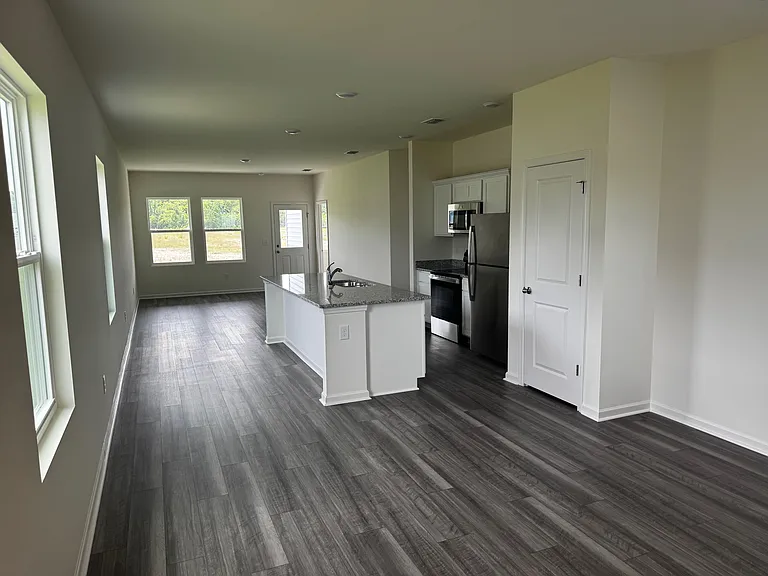 479 Castillo Dr — Photo 2