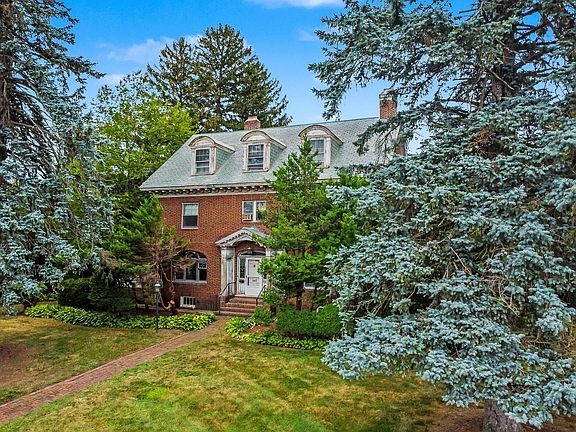 2nd image of 165 Berkeley St
