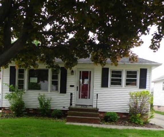 1st image of 2919 Park Dr