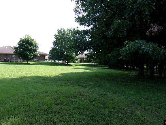 2nd image of Chestnut Hills Dr
