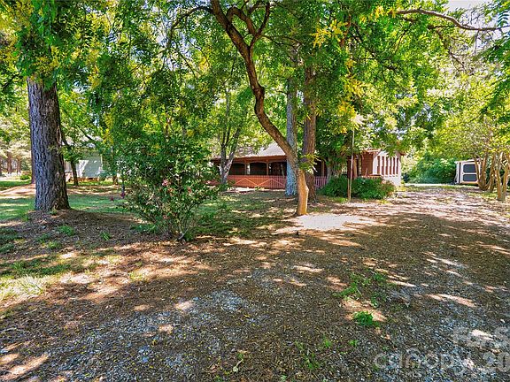 2nd image of 1419 Melrose Dr