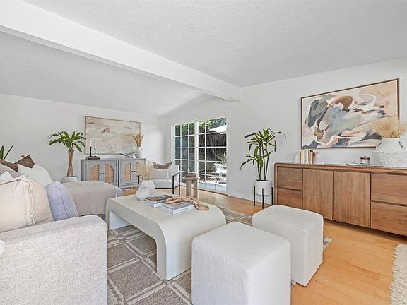 3rd image of 4674 Boxwood Dr