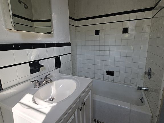 2nd image of 44 Park Ave APT 4